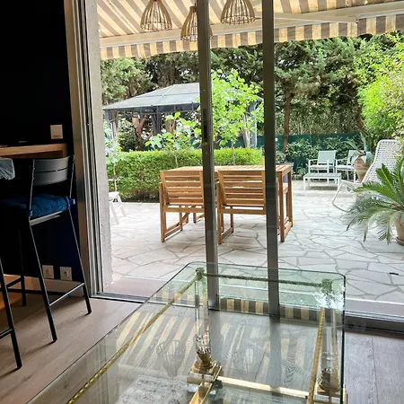 Superbe Avec Terrasse Jardin Et Parking Prive Saint-Tropez